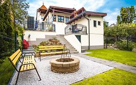 Kiss-Henezi Guest House